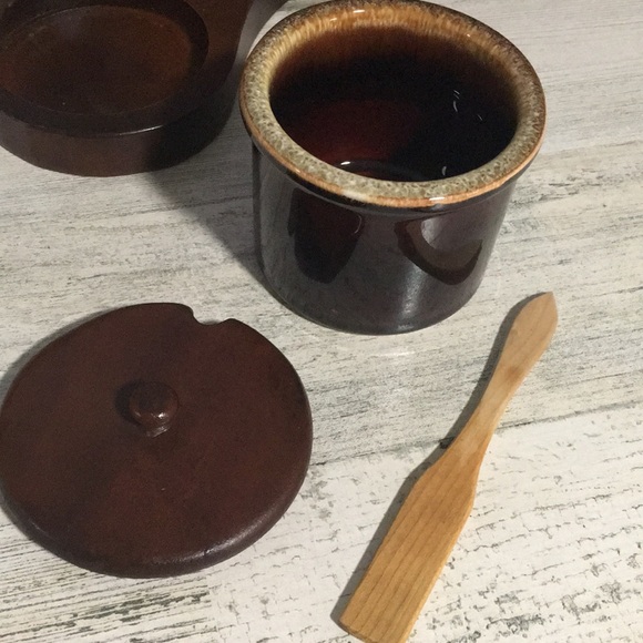 Vintage 3-compartment condiment holder with condiment bowls w/lids & woody spoon - Picture 2 of 9